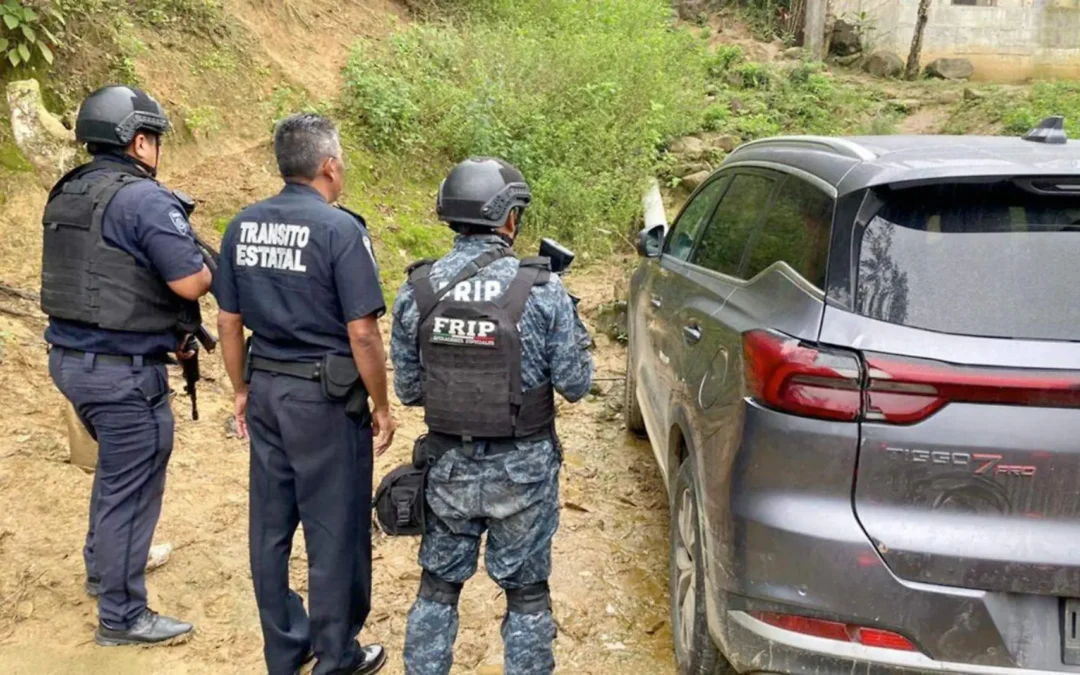 Localizan siete vehículos abandonados con reporte de robo en Tecpatán